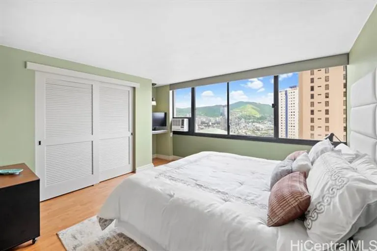 New York City Real Estate | View 343 Hobron Lane, #3002 | room 9 | View 10