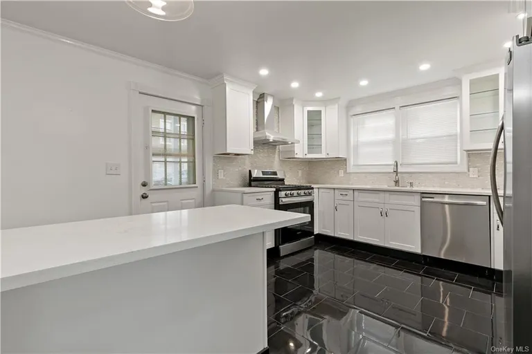New York City Real Estate | View 23 Andrews Lane | room 7 | View 8