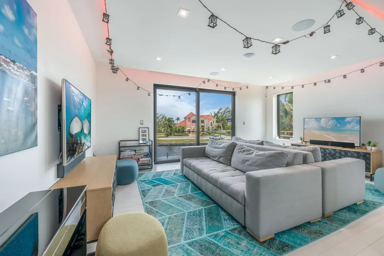 New York City Real Estate | View 90 Daum Quay Crystal Harbour | Studio1 | View 22