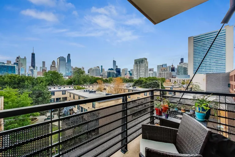 New York City Real Estate | View 873 N Larrabee, 406 | room 20 | View 21