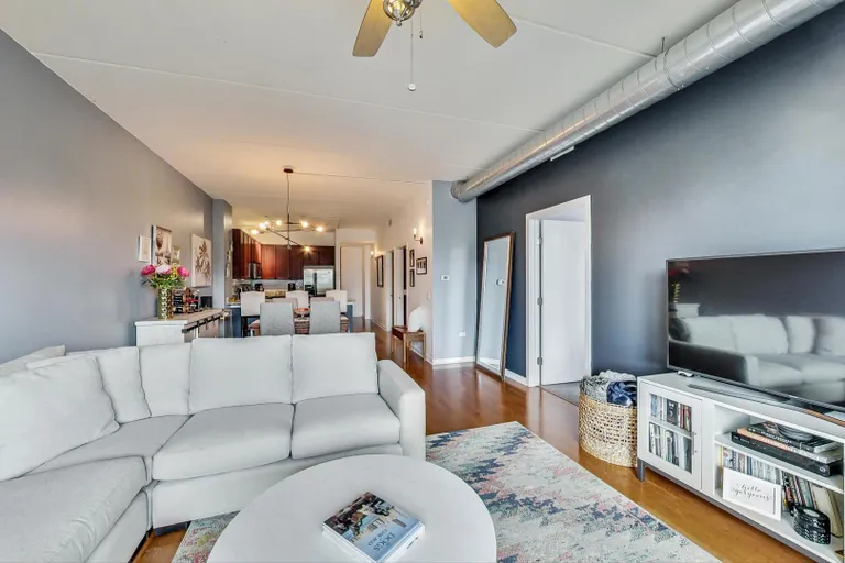 New York City Real Estate | View 873 N Larrabee, 406 | room 5 | View 6