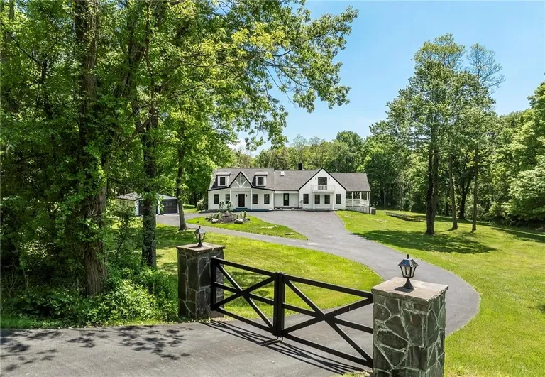 Hudson Valley Real Estate | View 817 Stanford Road | 4 Beds, 3 Baths | View 1