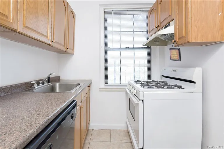 New York City Real Estate | View 176 Garth Road Unit# 4M | room 13 | View 14