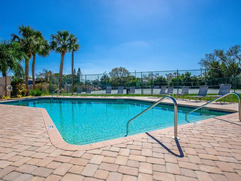 Sarasota/St. Petersburg Real Estate | View 3523 52nd Avenue W | room 45 | View 46