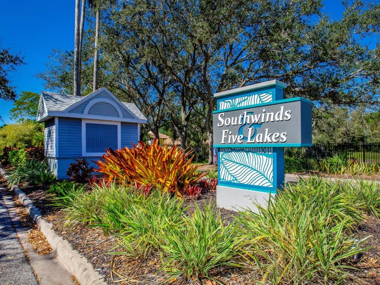 Sarasota/St. Petersburg Real Estate | View 3523 52nd Avenue W | room 42 | View 43