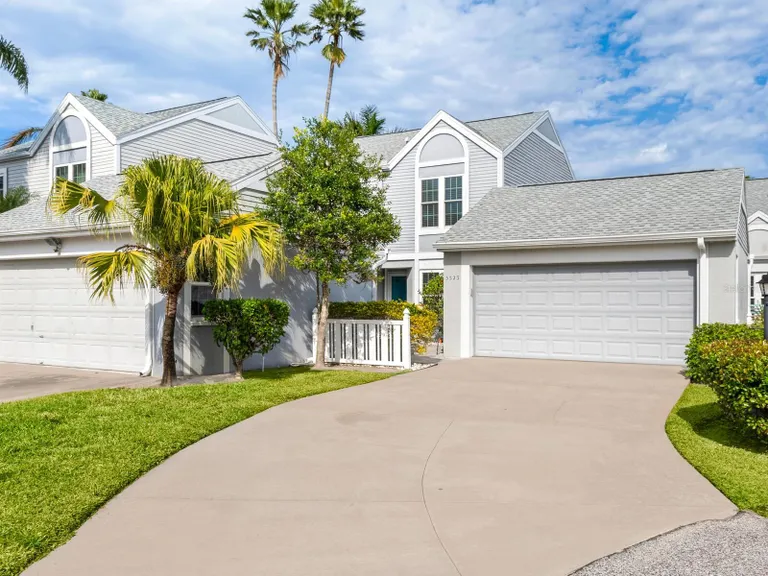 Sarasota/St. Petersburg Real Estate | View 3523 52nd Avenue W | room 2 | View 3