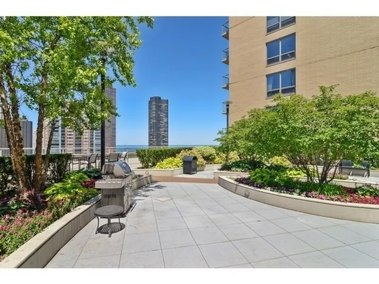 New York City Real Estate | View 420 E Waterside, 2201 | room 21 | View 22