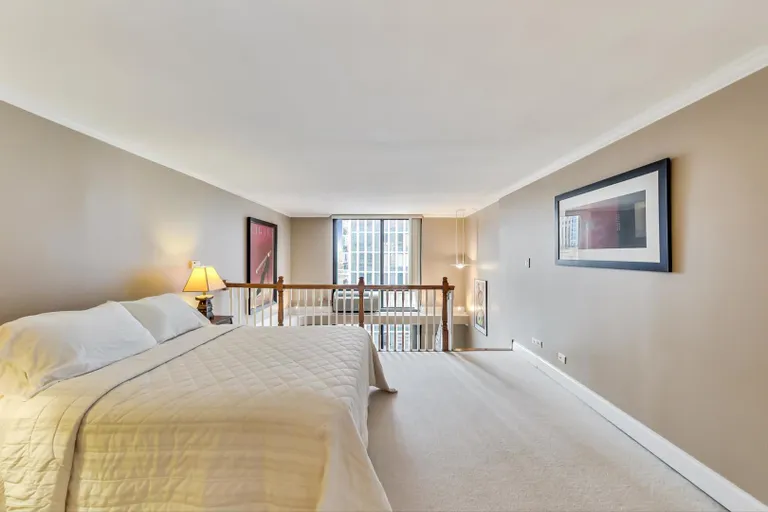 New York City Real Estate | View 1221 N Dearborn, 1008N | room 4 | View 5