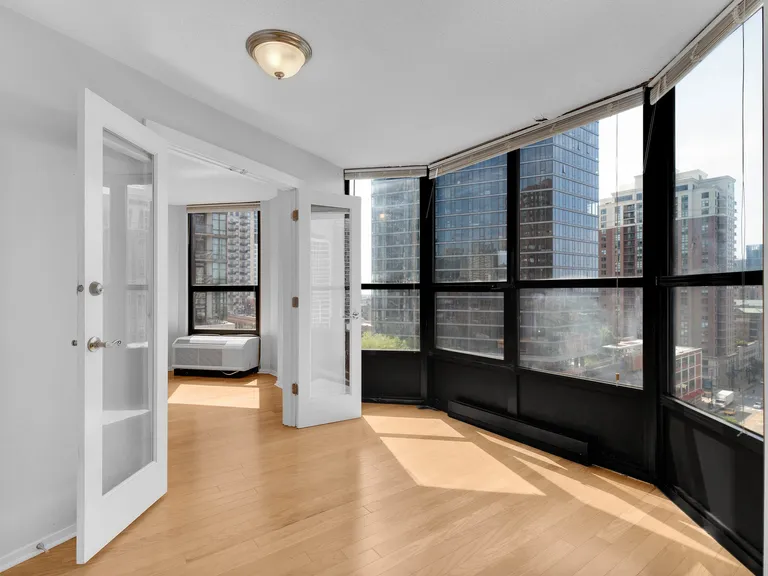 New York City Real Estate | View 899 S Plymouth, 1108 | room 4 | View 5