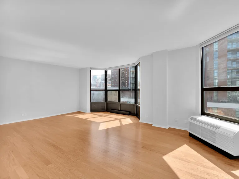 New York City Real Estate | View 899 S Plymouth, 1108 | room 3 | View 4