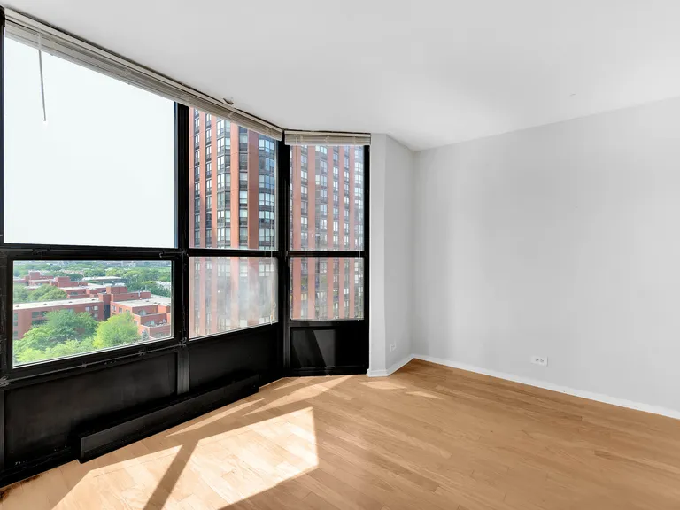 New York City Real Estate | View 899 S Plymouth, 1108 | room 5 | View 6