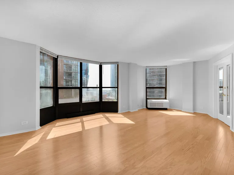 New York City Real Estate | View 899 S Plymouth, 1108 | room 2 | View 3