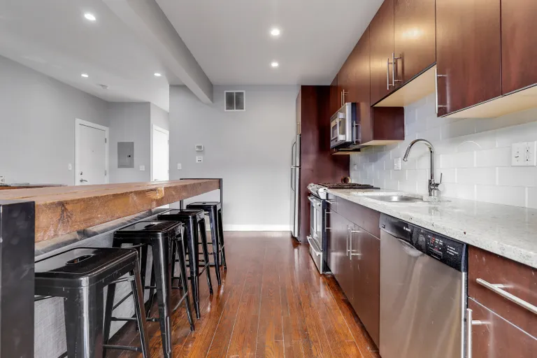New York City Real Estate | View 1504 W Roscoe, 1W | room 6 | View 7