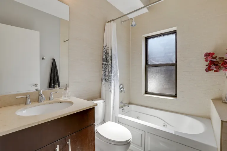 New York City Real Estate | View 1504 W Roscoe, 1W | room 13 | View 14