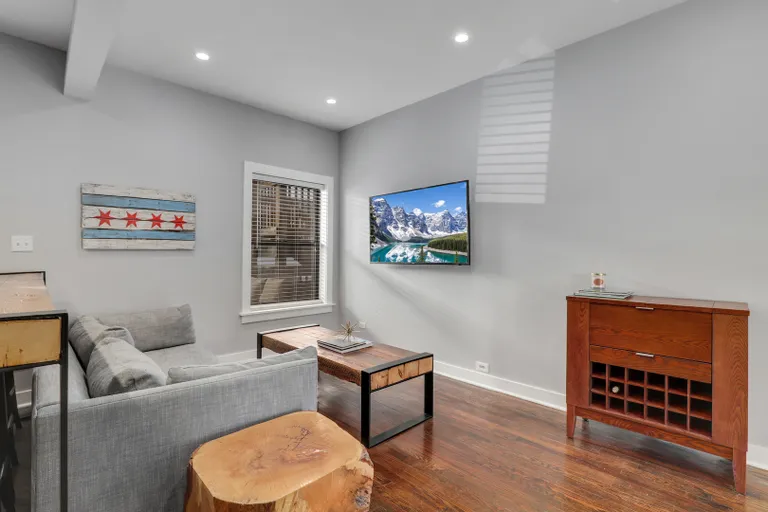New York City Real Estate | View 1504 W Roscoe, 1W | room 3 | View 4