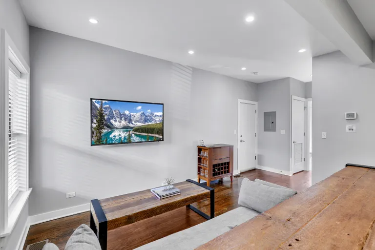 New York City Real Estate | View 1504 W Roscoe, 1W | room 5 | View 6