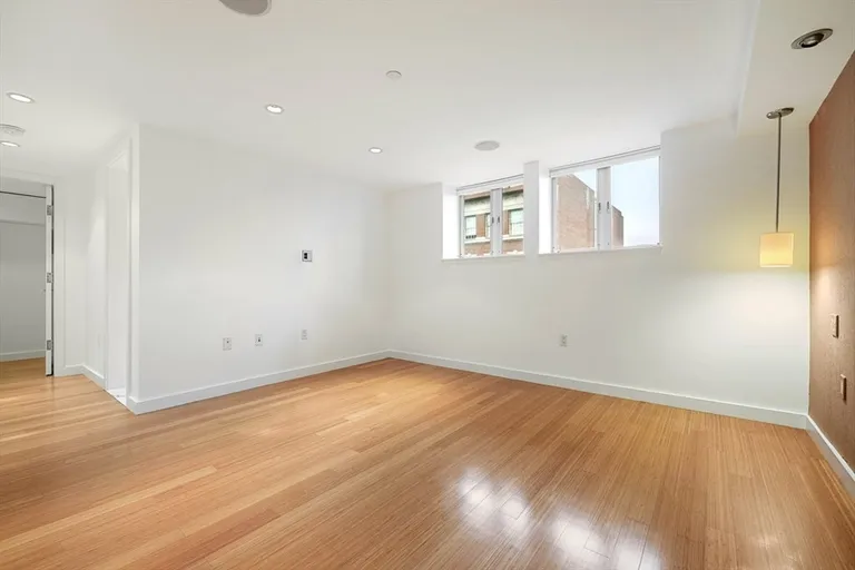 New York City Real Estate | View 7 Warren Ave #PH-18 | room 12 | View 13