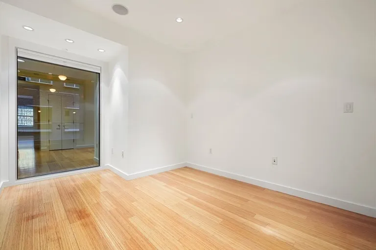 New York City Real Estate | View 7 Warren Ave #PH-18 | room 21 | View 22
