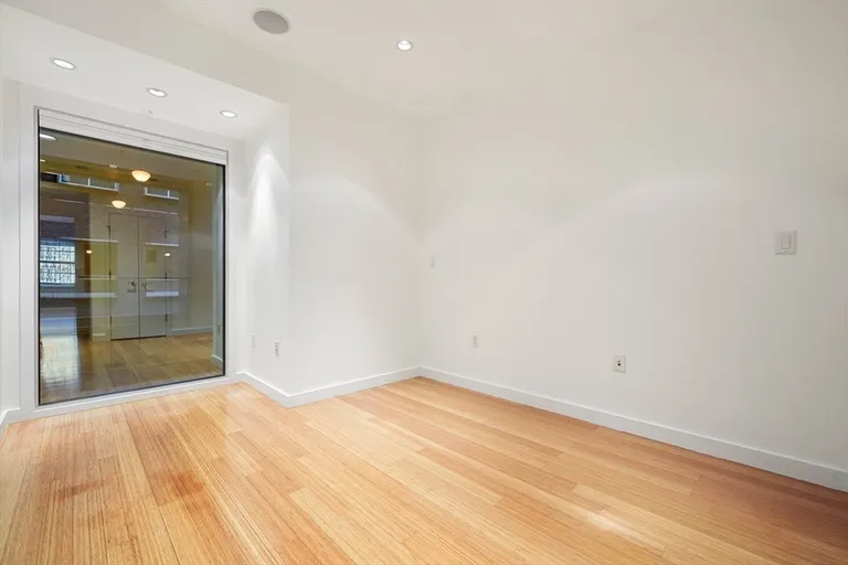 New York City Real Estate | View 7 Warren Ave #PH-18 | room 23 | View 24