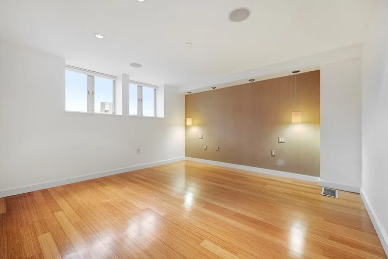 New York City Real Estate | View 7 Warren Ave #PH-18 | room 10 | View 11