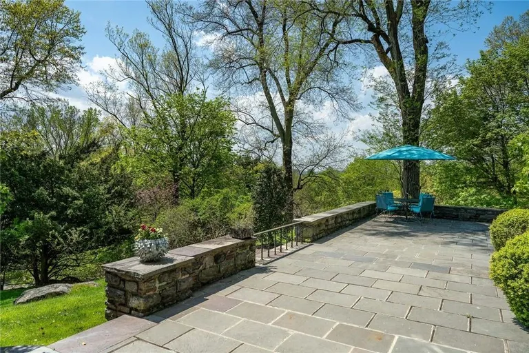 Westchester Real Estate | View 77 N Mountain Drive | room 5 | View 6