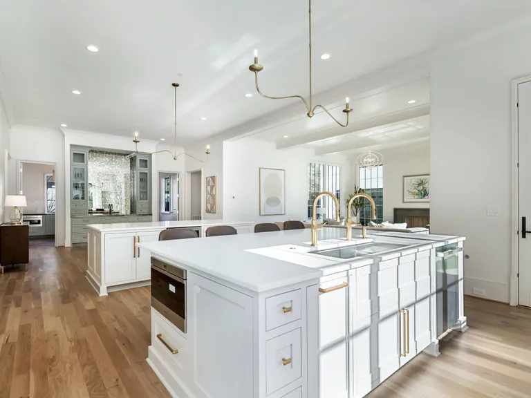 New York City Real Estate | View 2144 Hastings Drive | Kitchen/Breakfast Room | View 16