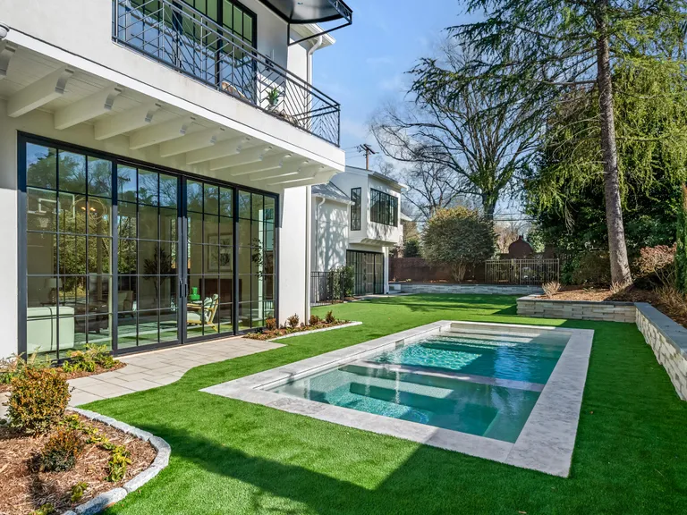 2144 Hastings Drive, Charlotte, NC 28207 Property for sale