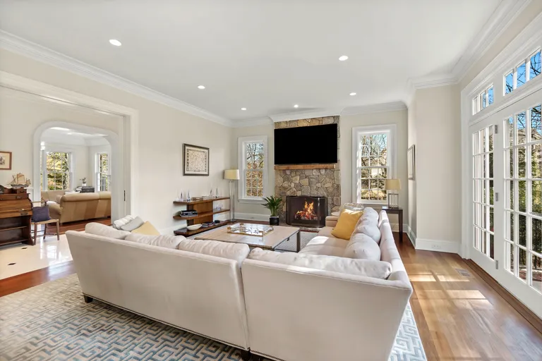 Greenwich Real Estate | View 20 Dingletown Road | room 9 | View 10
