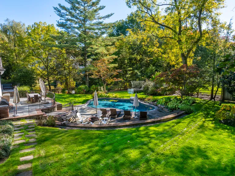 Greenwich Real Estate | View 20 Dingletown Road | room 24 | View 25