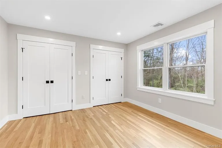 New York City Real Estate | View 31 Aberdeen Road | room 19 | View 20