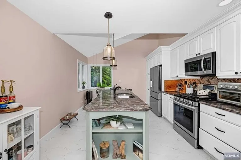 109 Franklin Turnpike, Allendale, NJ 07401 Property for sale