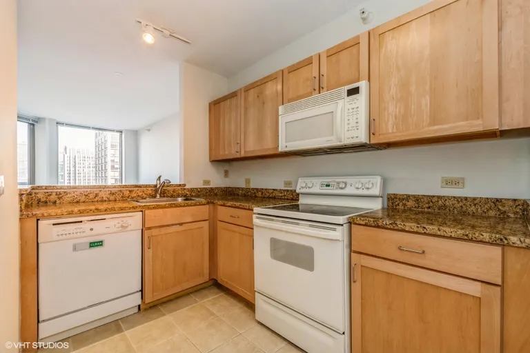 New York City Real Estate | View 222 N Columbus, 3904 | room 6 | View 7