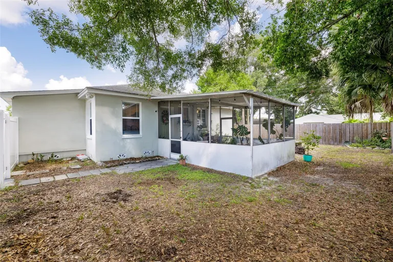 Sarasota/St. Petersburg Real Estate | View 1419 30th Avenue N | room 17 | View 18