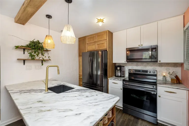 Sarasota/St. Petersburg Real Estate | View 1419 30th Avenue N | room 9 | View 10
