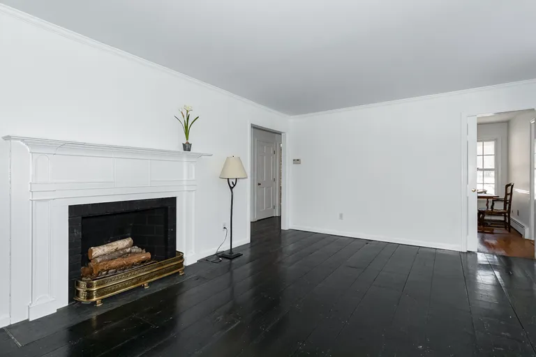New York City Real Estate | View 408 South Road | 3 Beds, 2 Baths | View 1