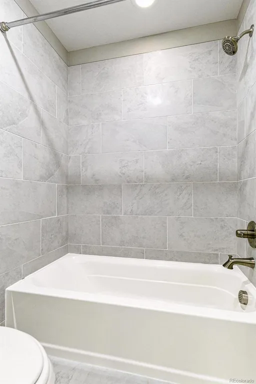 Denver Real Estate | View 7032 South Waterloo Way | room 31 | View 32