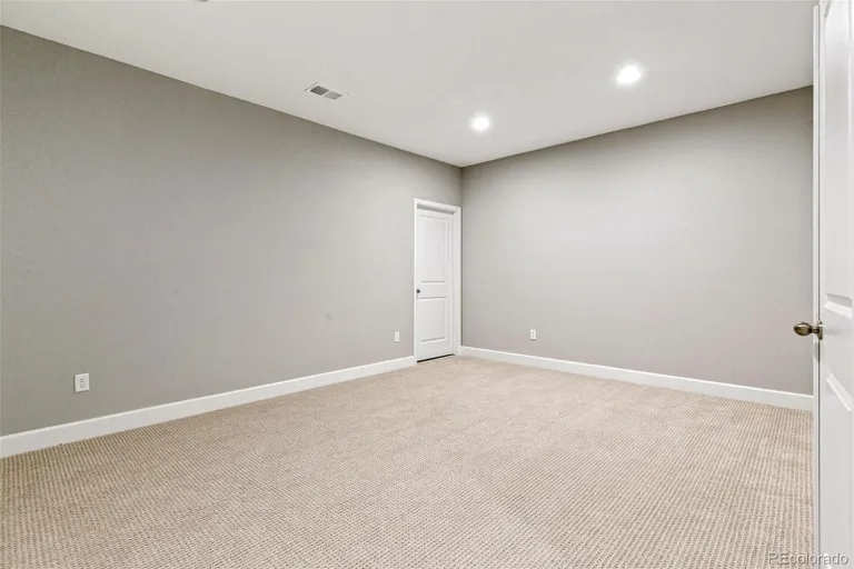 Denver Real Estate | View 7032 South Waterloo Way | room 38 | View 39