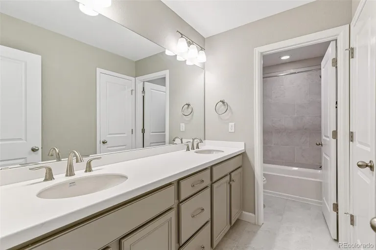 Denver Real Estate | View 7032 South Waterloo Way | room 30 | View 31