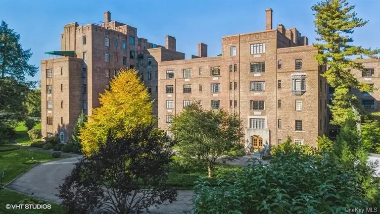 New York City Real Estate | View 100 Ardsley Avenue W Unit# 4N | room 2 | View 3