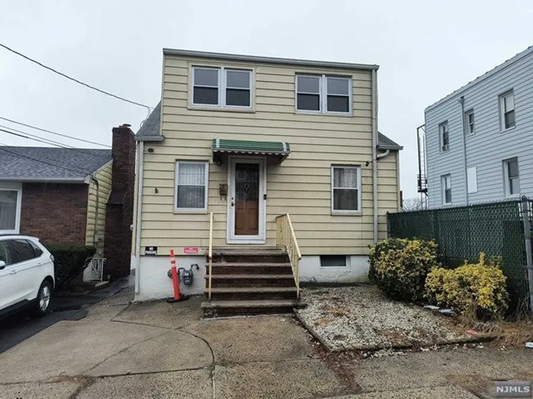 New York City Real Estate | View 392 Jersey Avenue | 3 Beds, 1 Bath | View 1
