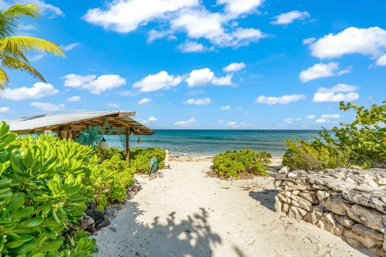 New York City Real Estate | View Tropical Runaway Cayman Brac Beachfront | DSC03434 | View 32