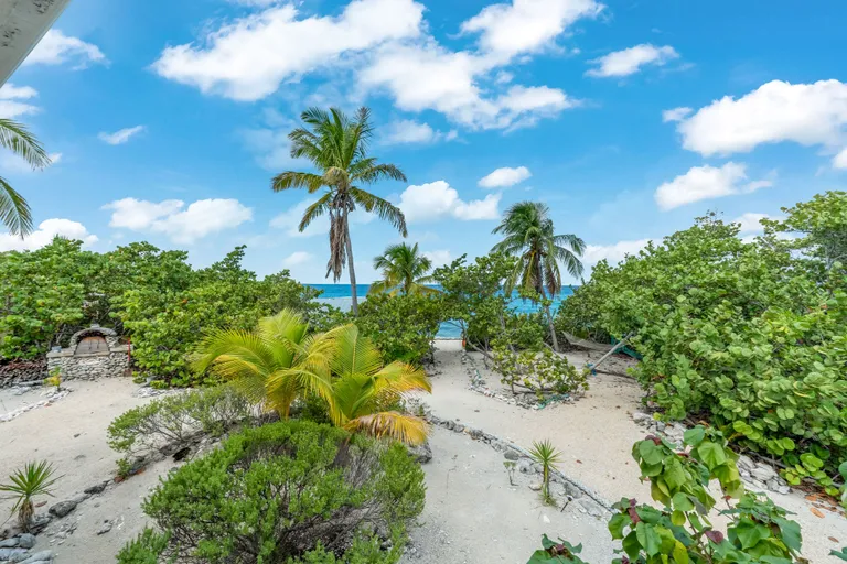 New York City Real Estate | View Tropical Runaway Cayman Brac Beachfront | DSC03749 | View 36