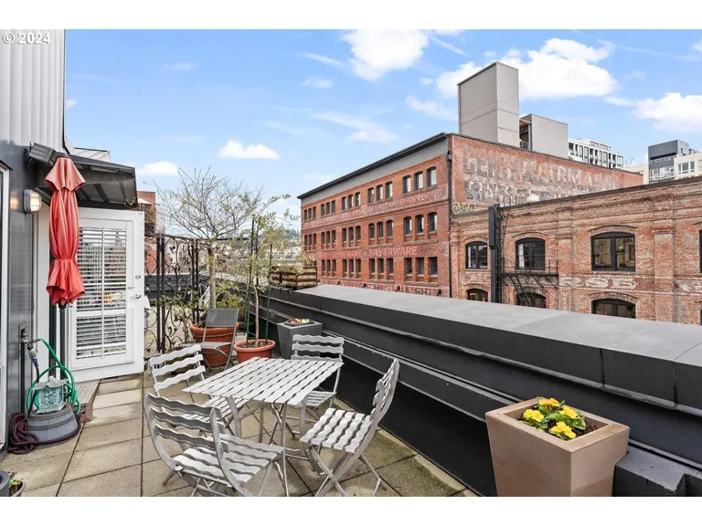 New York City Real Estate | View 1240 NW Hoyt St | room 18 | View 19