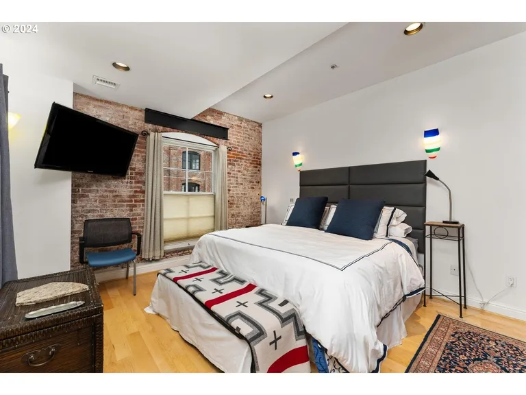 New York City Real Estate | View 1240 NW Hoyt St | room 19 | View 20