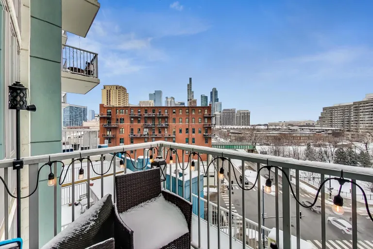 New York City Real Estate | View 1600 S Indiana, 607 | room 4 | View 5