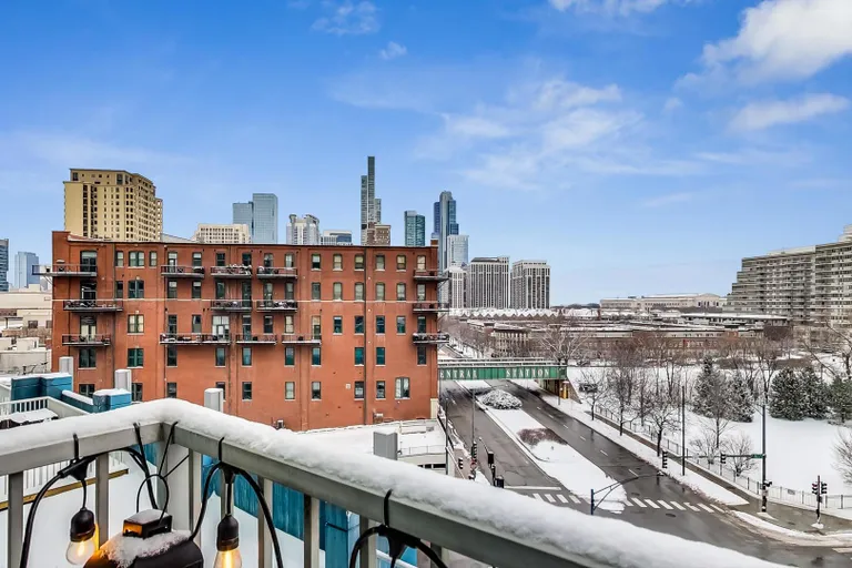 New York City Real Estate | View 1600 S Indiana, 607 | room 1 | View 2