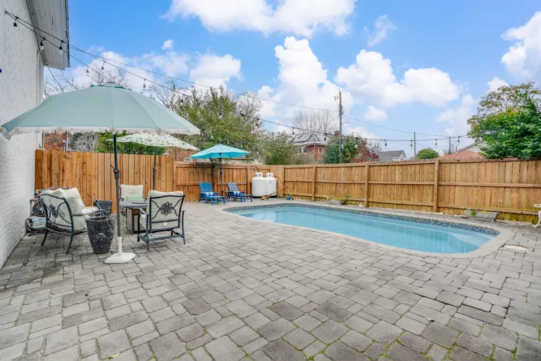 Savannah Real Estate | View 202 East 49th Street | room 30 | View 31