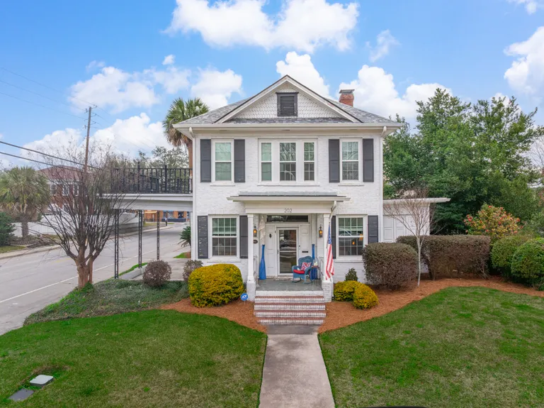 Savannah Real Estate | View 202 East 49th Street | 4 Beds, 2 Baths | View 1