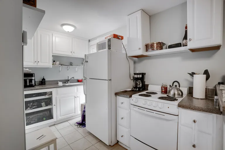Savannah Real Estate | View 202 East 49th Street | room 35 | View 36
