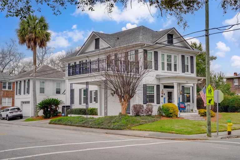 Savannah Real Estate | View 202 East 49th Street | room 1 | View 2